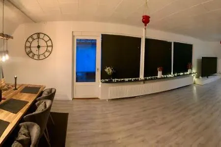 Big In Near Mons Klint With Trampolin אתר קמפינג *