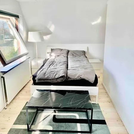 Big In Near Mons Klint With Trampolin * شتايغ