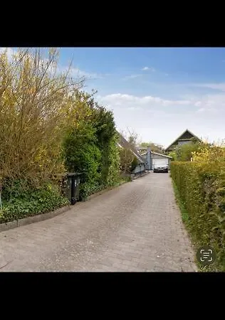 Big In Near Mons Klint With Trampolin مكان تخييم